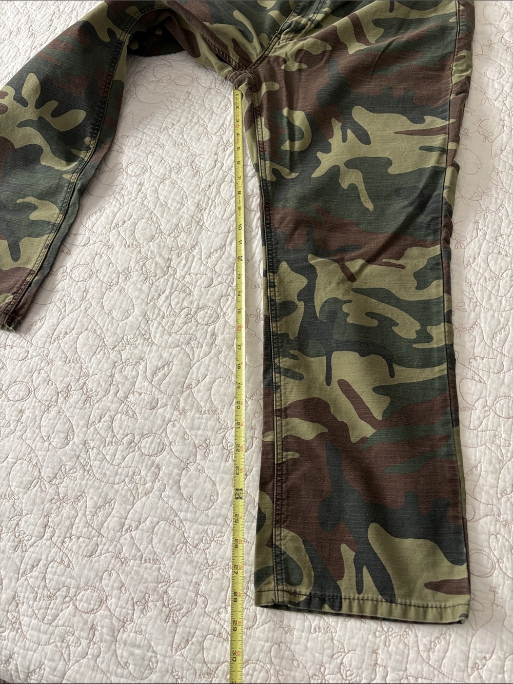 Levi's Men’s Camo Relaxed Jeans - Green/Brown - Picture 6 of 8